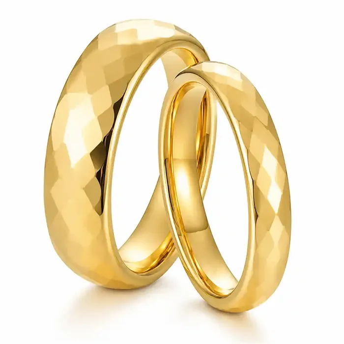 Erato forlovelse / Vielsesring i forgyldt tungsten facet.